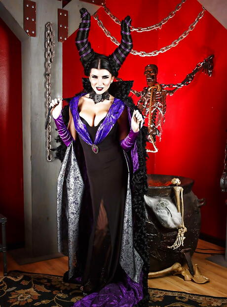 Alluring american milf Romi Rain denudes big tits and vagina 