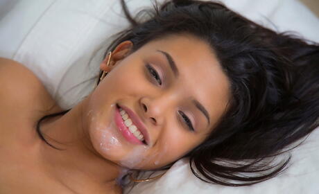 Deluxe latina brunette Josie Jagger work on dick and gets a cum blast in mouth 